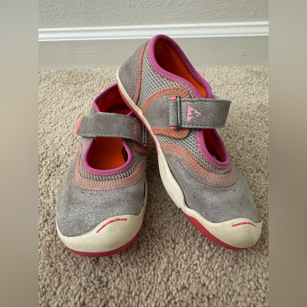 Plae Kids Gray and Pink Shoes